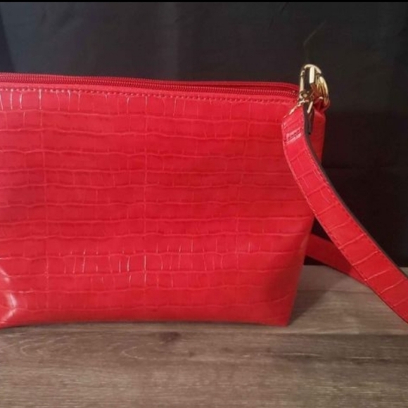 Clear bag with red trim, perfect for stadium use. - Picture 4 of 6